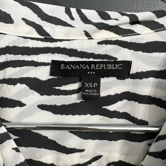 Contemporary dressy shirt size xsp from Banana Republic brand new condition. - Picture 2 of 4